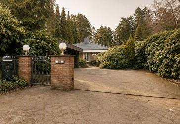 Freistehendes Walmdachbungalow - 213 m² Wohnfläche, großes Grundstück & viel Privatsphäre