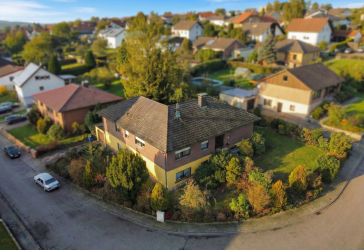 Großzügiges Einfamilienhaus mit Einliegerwohnung