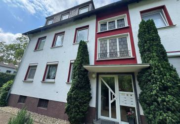 Attraktive und frisch renovierte 3-Zimmer-Wohnung in gepflegtem Mehrfamilienhaus