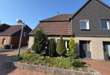 Modernisierte Doppelhaushälfte mit gemütlicher Einliegerwohnung und Garage in ruhiger Wohnlage!