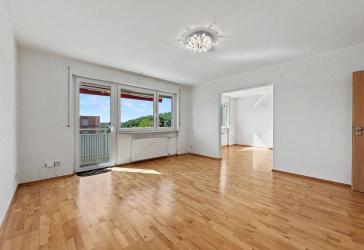 Großzügige 3,5-Zimmer-Eigentumswohnung mit Balkon, Aufzug und Garage am Schweinfurter Deutschhof