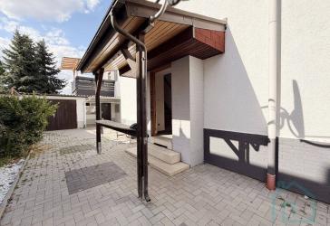 Vielseitig wohnen - mit Hof, Dachterrasse und Nebengebäude
