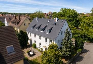 GELEGENHEIT: MFH-DHH mit 3 WE & kleiner Garten in familienfreundlicher Lage von Zuffenhausen!