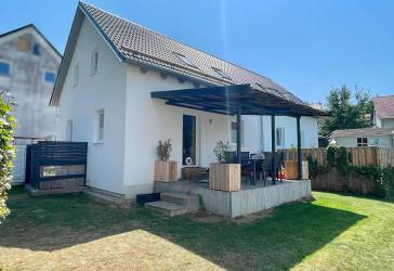 Neuwertige Doppelhaushälfte mit 2 Carports in Neuhausen/Volkenschwand