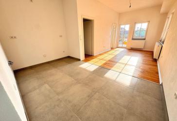 Provisionsfrei - Renovierte 3 Zimmer Wohnung mit Terrasse und Stellplatz in Heßdorf