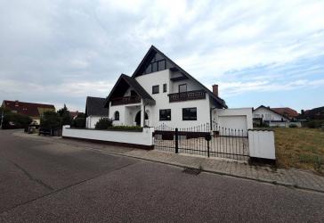 Großes Architektenhaus inkl. Garage u. Garten * in Altlußheim