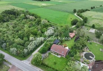 Gr. Einfamilienhaus mit Reitplatz und ca. 29.514qm angepachteter Fläche!