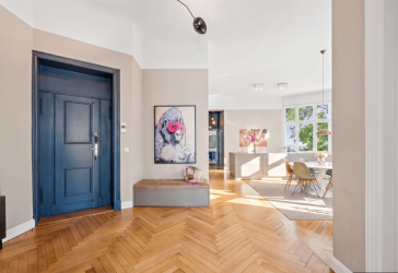 Kudamm-Seitenstraße: Traumhafter Altbau mit Originaldetails, Balkon & Südwest-Ausrichtung