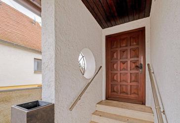 Familienfreundliches Einfamilienhaus mit großem Garten
