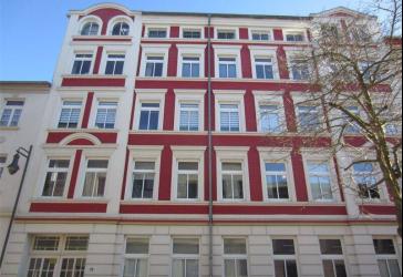 Wohnhaus mit Prachtfassade und Schlossblick in exponierter Innenstadtlage
