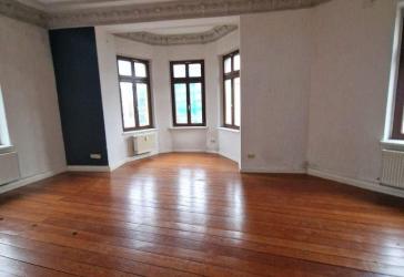 4-Raum-Wohnung mit Dielenboden und Stuckdecken