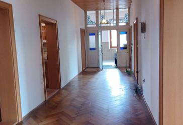 Großzügige Altbau-Wohnung in einer repräsentativen Stadt-Villa