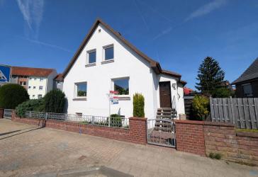 Gepflegtes Einfamilienhaus mit traumhaft angelegtem Garten sucht neue Eigentümer! (MA-1020-275)