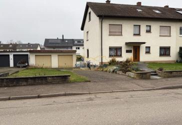 Großzügige DHH mit großem Grundstück - viel Platz, viel Potenzial in attraktiver Lage von Breisach