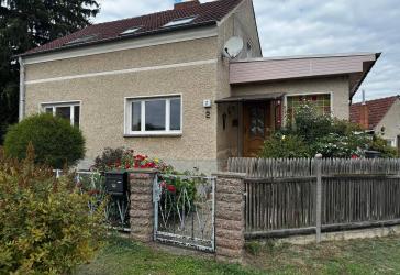 Charmantes Einfamilienhaus mit Einliegerwohnung auf großem Grundstück in Potsdam-Fahrland