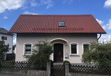 Ein Haus, viele Möglichkeiten - großzügiges Ein-/Zweifamilienhaus in Coburg-Scheuerfeld