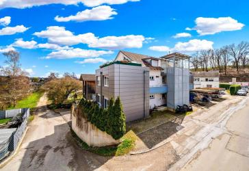 Moderne 3-Zi.-EG-Wohnung mit 2 Terrassen, Wintergarten u. großer Garage in ruhiger Lage in Konstanz