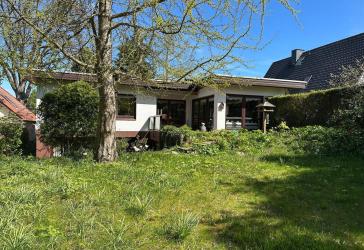 Großzügiges Einfamilienhaus mit Schwimmbad, Sauna und schönem Grundstück in Seevetal