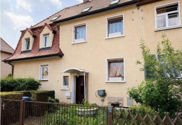 Platz für die ganze Familie - Großzügiges Reihenmittelhaus mit Terrasse in ruhiger Lage von Dresden