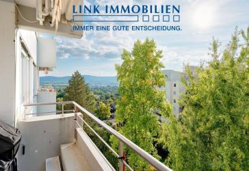 Leerstehende 2,5-Zimmer-Wohnung mit Balkon, Ausblick und eigenem Stellplatz