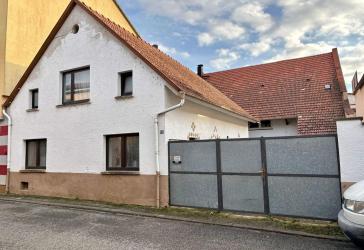 Attraktive Wohnimmobilie mit Vorder- und Hinterhaus nahe dem Rhein