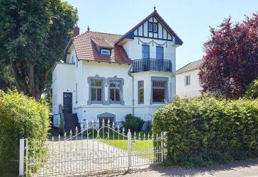 Historische Stadtvilla von 1908 - stilvolle Architektur, großzügiges Grundstück und zeitloser Altbaucharme