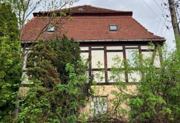 Denkmal-Juwel mit Potenzial – Sanierungsobjekt mit 5 Wohneinheiten in Striegnitz (bei Lommatzsch)
