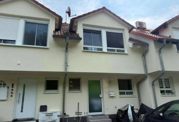Schönes Reihenmittelhaus mit kleinem Garten und großem Hobbyraum in guter Lage von Frauenweiler