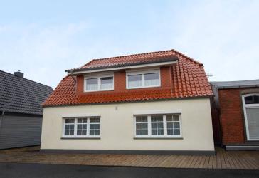 Einfamilienhaus mit Wintergarten, Garage & Werkstatt in zentraler Lage von Heide