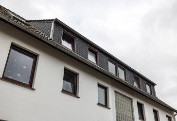 *** FAMILIENFREUNDLICHE LAGE - VERMIETETE ETW im DGL - ECHTHOLZPARKETT und STELLPLATZ ***