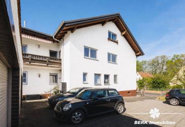 BERK Immobilien - Gepflegtes 3-Familienhaus mit großem Grundstück und vielseitigen Möglichkeiten