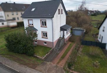 Modernes Einfamilienhaus mit umfangreicher Modernisierung in Weiskirchen