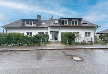 Privates Erbbau: große 3-Zimmerwohnung in kleinem Mehrfamilienhaus mitten im Grünen Zähringen