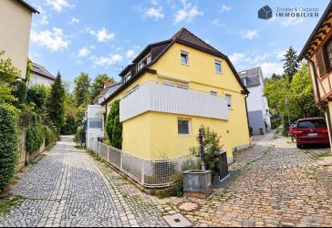 Zweifamilienhaus mit vielseitigen Nutzungsmöglichkeiten in attraktiver Lage