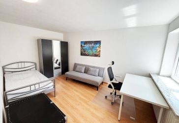 Helles, komplett möbliertes Zimmer in einer 2er-Studenten-WG in perfekter Lage – direkt einziehen!