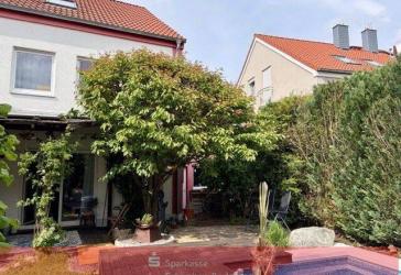 Pool mit Doppelhaushälfte in Königsbrunn
