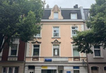 Vielseitiges Wohnhaus: Großfamilie oder 3×3-Zimmer-Wohnungen + Gewerbe & Garten