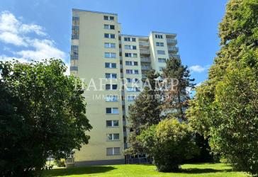 Über den Dächern: 4-Zimmer-Wohnung mit Balkon in Steinbach