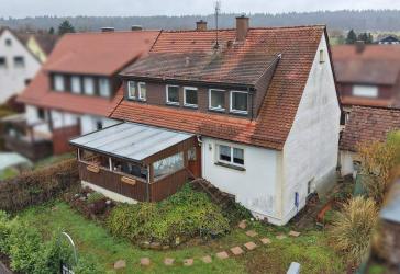 Ihr Zuhause mit Perspektive: Charmante Doppelhaushälfte mit Garten in Keltern-Weiler