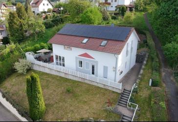 Großzügiges freistehendes Ein- oder Zweifamilienhaus mit Wärmepumpe und neuer PV-Anlage, BJ. 2014
