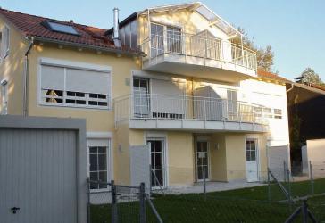 Moderne 3-Zimmer Wohnung mit Balkon, EBK und Garage