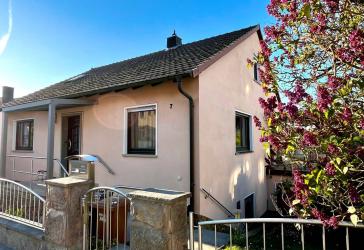 Großzügiges Einfamilienhaus mit Garten, zwei Terrassen und tollem Ausblick