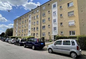 Was für Handwerker! Kompakte Wohnung mit Wohnküche und Balkon in Augsburg-Hochzoll