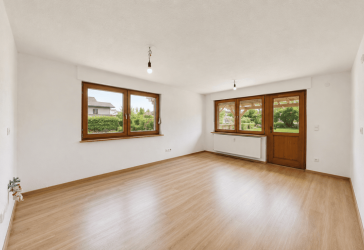 Attraktive Erdgeschosswohnung in Zweifamilienhaus mit Gartenanteil