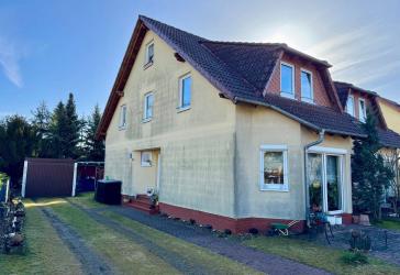 Charmante Doppelhaushälfte in idyllischer, ruhiger Wohnlage
