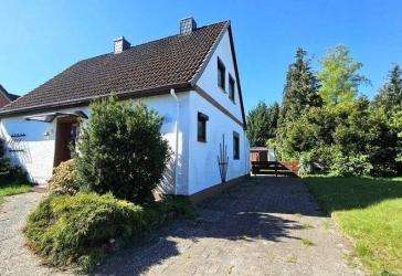 Kleines Einfamilienhaus auf XXXL-Grundstück + Platz für Ihre Tiere! 0 % Käuferprovision!