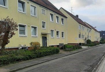 Renoviert. Bezugsfertig. Ihr Zuhause. / Renovated. Move-in ready. Your new home.