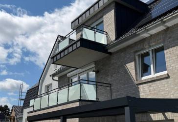 Neubau-Erstbezug: Moderne 3-Zimmer-Wohnung mit Balkon, Stellplatz und Energieeffizienz A+ in Syke