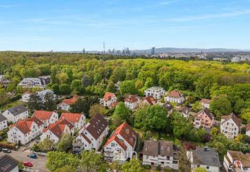 PENTHOUSE-FEELING IM GRÜNEN BUCHRAIN - Exklusive 4-Zimmer-DG mit traumhafter Sonnenloggia!