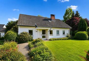 Ruhig gelegenes Einfamilienhaus auf großzügigem Südgrundstück